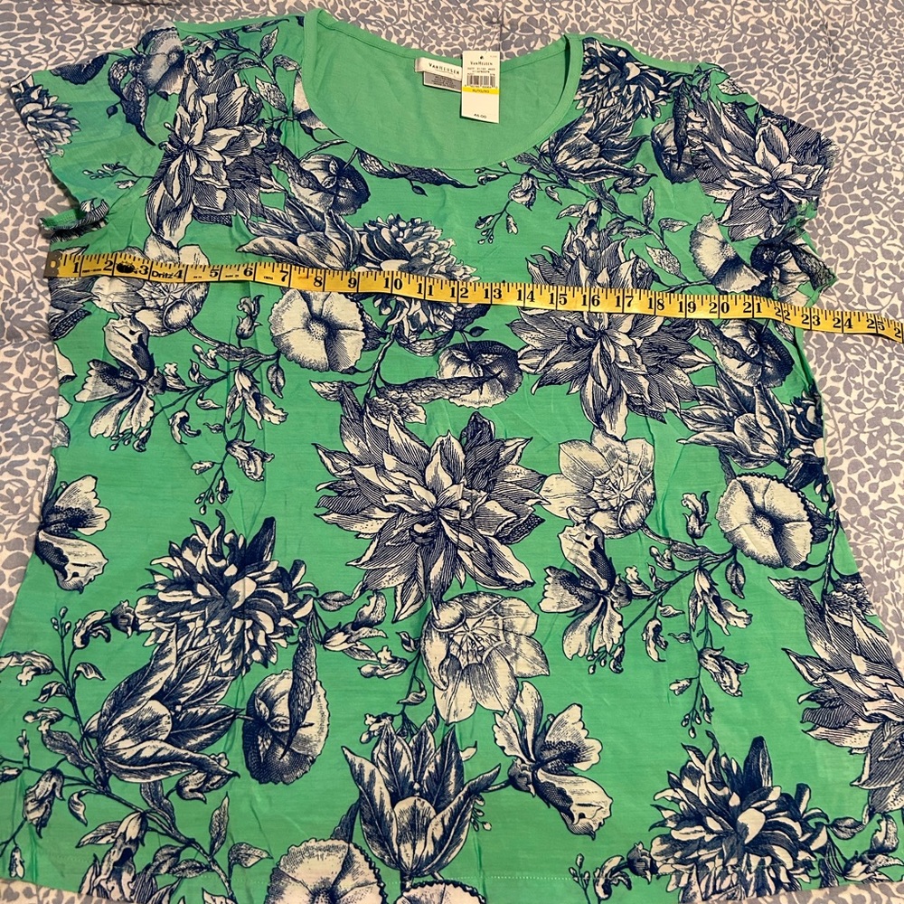 Van Heusen Woman’s Short Sleeve Beautiful Print Shirt NWT XL